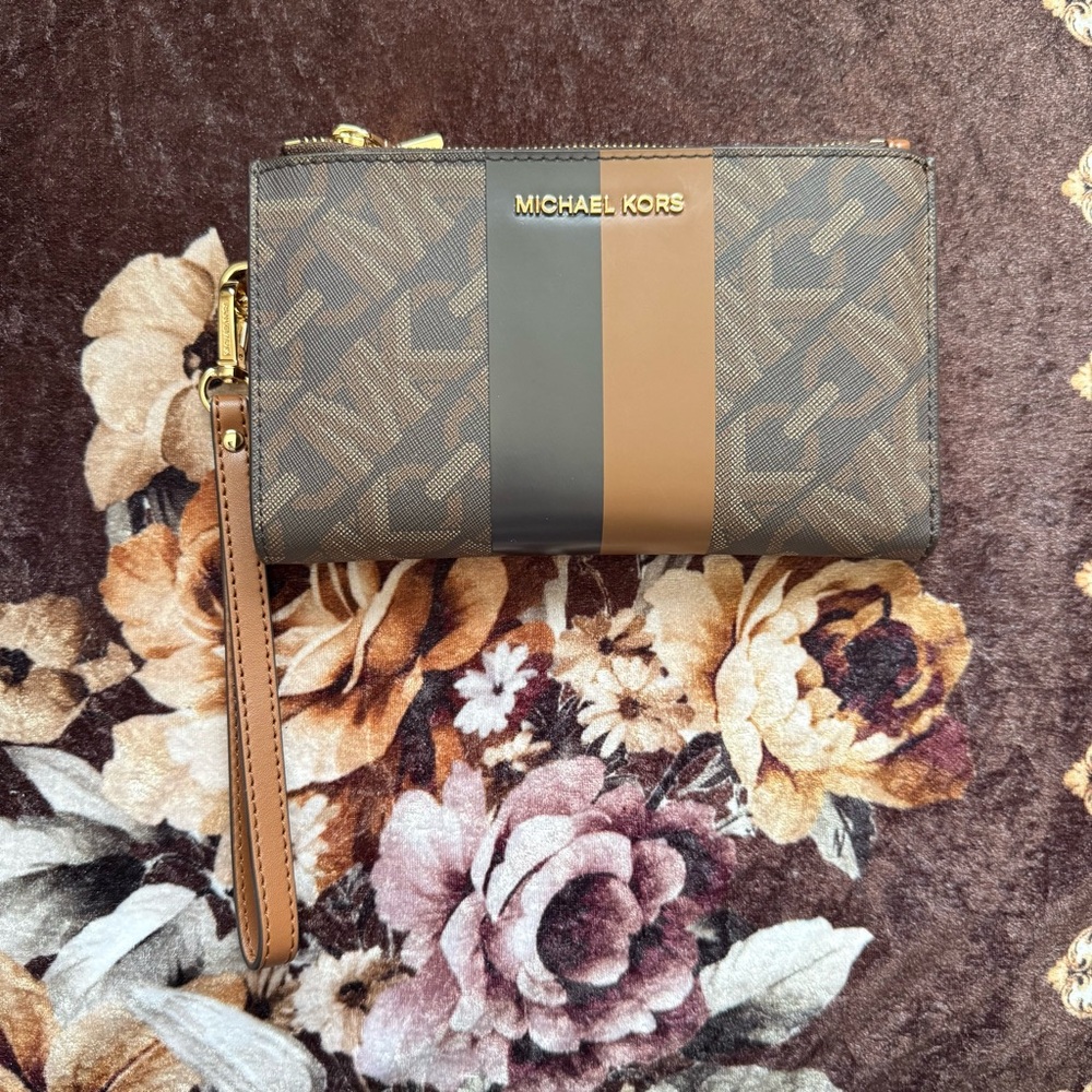 MICHAEL KORS Signature Logo Empire Jet Set Gold-Tone Hardware Wristlet Wallet